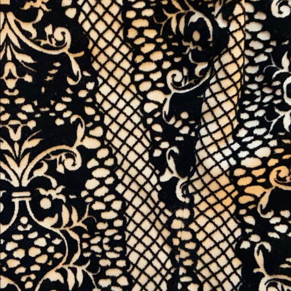 Romeo and Juliet Velvet Crop Top - Picture 4 of 4